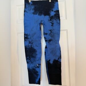 Lululemon Athletica Blue and Black tie-dye Leggings